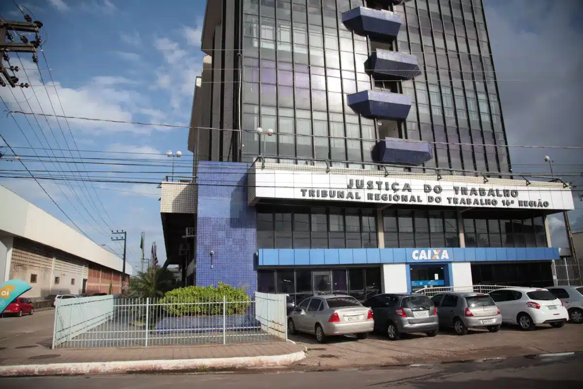 O concurso TRT MA está ofertando oportunidades para cargos de nível médio e superior! Inscrições encerram em setembro de 2022